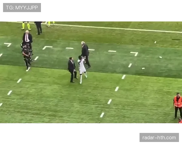 维尼修斯重压之下：生涯低谷时刻挑战自我